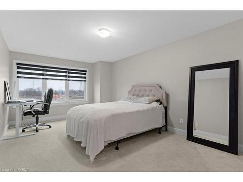 1601 Willow Court, Kingston, ON - Indoor Photo Showing Bedroom