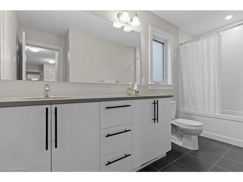 1601 Willow Court, Kingston, ON - Indoor Photo Showing Bathroom