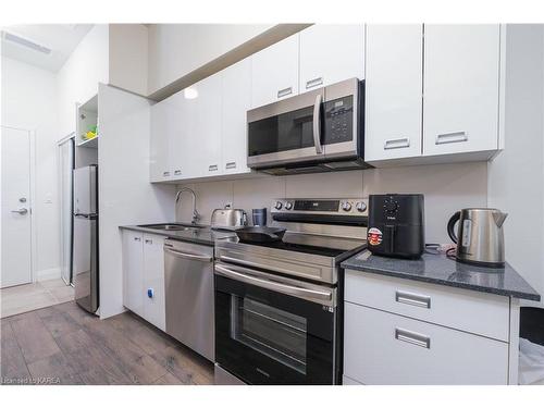 106-652 Princess Street, Kingston, ON - Indoor Photo Showing Kitchen