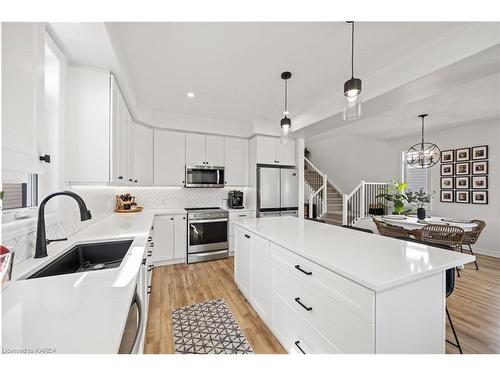 1362 Ottawa Street, Kingston, ON - Indoor Photo Showing Kitchen With Upgraded Kitchen