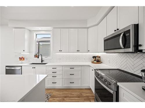 1362 Ottawa Street, Kingston, ON - Indoor Photo Showing Kitchen With Upgraded Kitchen