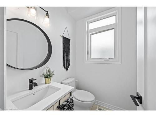 1362 Ottawa Street, Kingston, ON - Indoor Photo Showing Bathroom