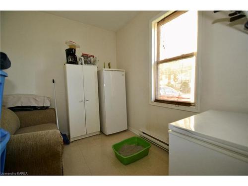 82 Maple Street, Kingston, ON - Indoor Photo Showing Laundry Room