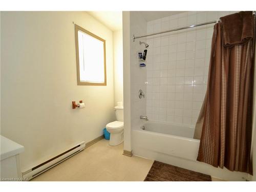 82 Maple Street, Kingston, ON - Indoor Photo Showing Bathroom