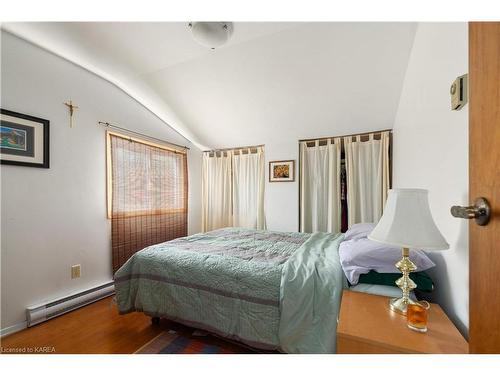 130 James Street, Kingston, ON - Indoor Photo Showing Bedroom
