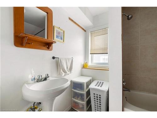 130 James Street, Kingston, ON - Indoor Photo Showing Bathroom