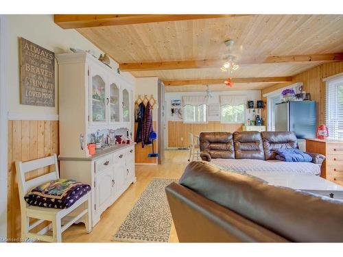 272 Cedar Sands Roadway, Lyndhurst, ON - Indoor Photo Showing Bedroom
