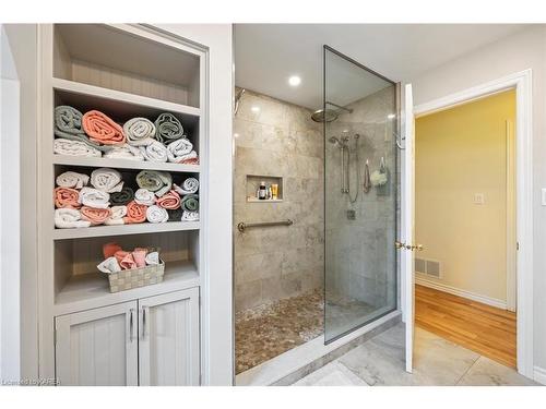 6 Holman Drive, Kingston, ON - Indoor Photo Showing Bathroom