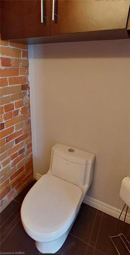 6-250 King Street E, Kingston, ON - Indoor Photo Showing Bathroom