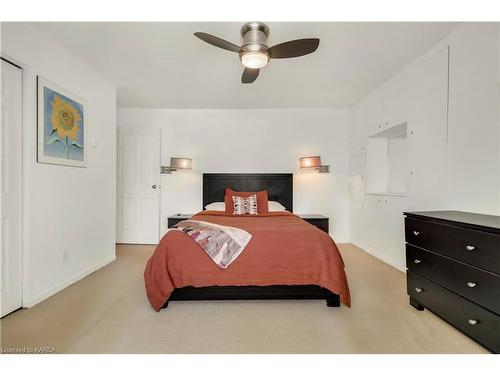 6-250 King Street E, Kingston, ON - Indoor Photo Showing Bedroom