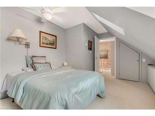 6-250 King Street E, Kingston, ON - Indoor Photo Showing Bedroom