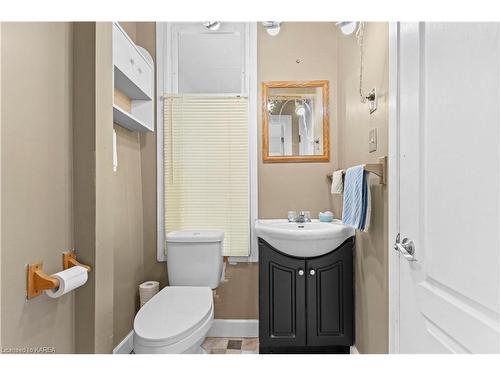 1664 Code Street, Kingston, ON - Indoor Photo Showing Bathroom