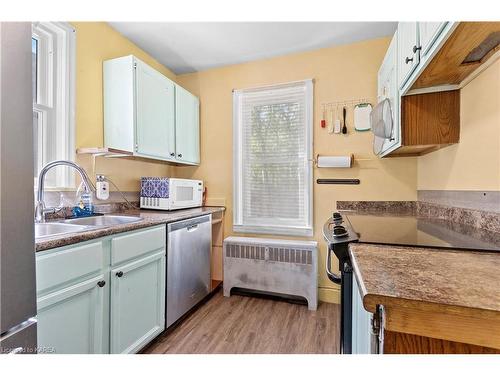 208 Concession Street, Kingston, ON - Indoor Photo Showing Kitchen