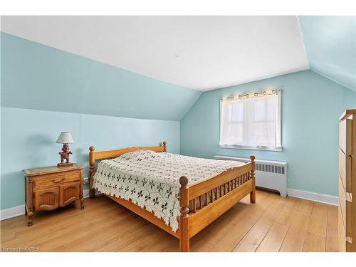 208 Concession Street, Kingston, ON - Indoor Photo Showing Bedroom