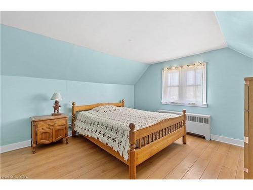 208 Concession Street, Kingston, ON - Indoor Photo Showing Bedroom