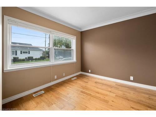 150 Patrick Street, Kingston, ON - Indoor Photo Showing Other Room