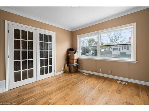 150 Patrick Street, Kingston, ON - Indoor Photo Showing Other Room