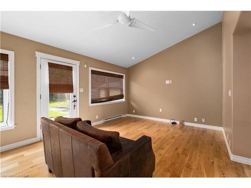 150 Patrick Street, Kingston, ON - Indoor Photo Showing Other Room