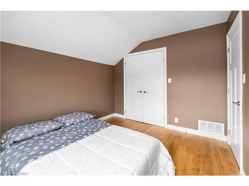 150 Patrick Street, Kingston, ON - Indoor Photo Showing Bedroom