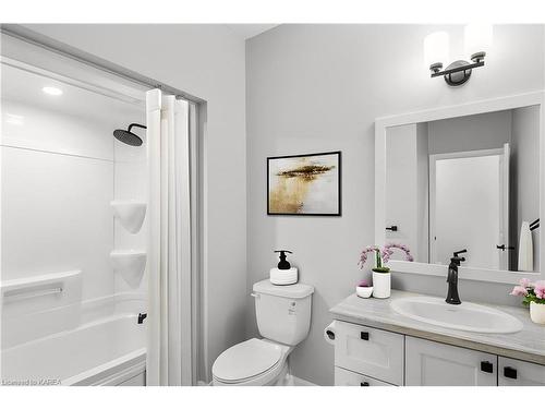 5777 Highway 38, Hartington, ON - Indoor Photo Showing Bathroom