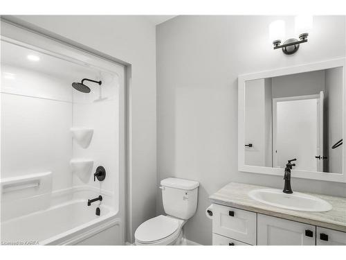 5777 Highway 38, Hartington, ON - Indoor Photo Showing Bathroom