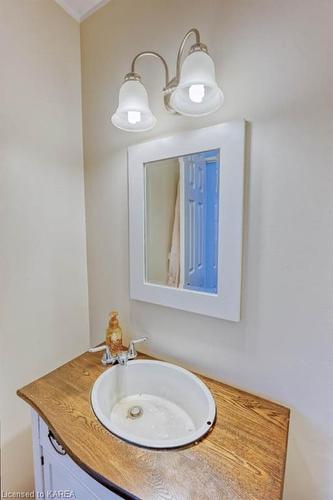 1154 Village Woods Drive, Sharbot Lake, ON - Indoor Photo Showing Bathroom
