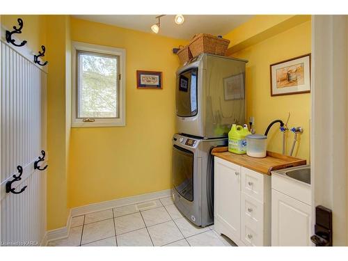 682 Summerfield Place, Kingston, ON - Indoor Photo Showing Laundry Room