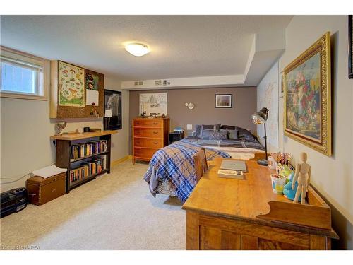682 Summerfield Place, Kingston, ON - Indoor Photo Showing Bedroom