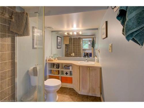 682 Summerfield Place, Kingston, ON - Indoor Photo Showing Bathroom