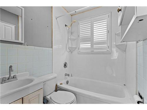 135 Elm Street, Gananoque, ON - Indoor Photo Showing Bathroom