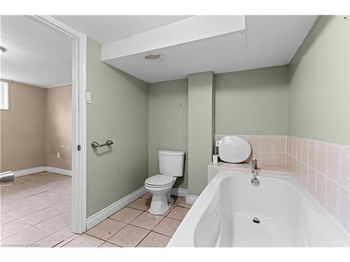 135 Elm Street, Gananoque, ON - Indoor Photo Showing Bathroom