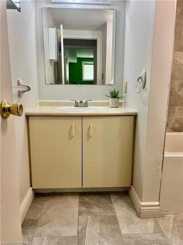 107-316 Kingsdale Avenue, Kingston, ON - Indoor Photo Showing Bathroom