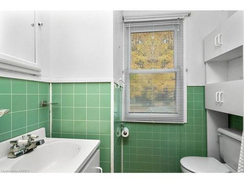 70 Dugan'S Lane, Wolfe Island, ON - Indoor Photo Showing Bathroom