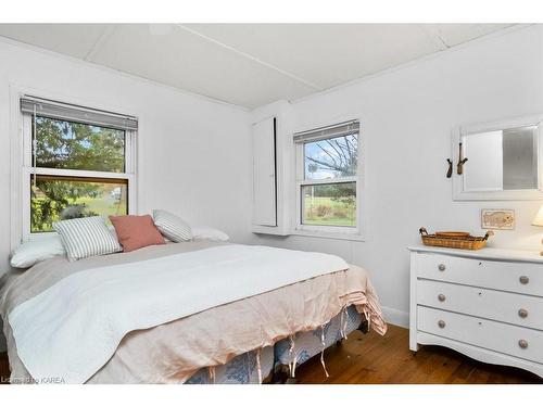 70 Dugan'S Lane, Wolfe Island, ON - Indoor Photo Showing Bedroom