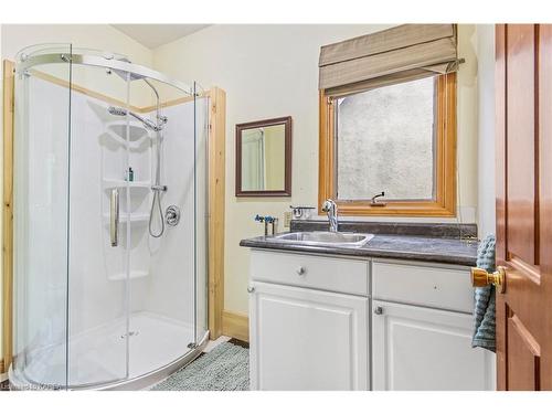 25 Livingston Avenue, Kingston, ON - Indoor Photo Showing Bathroom