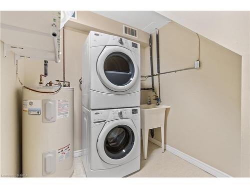 409 Regent Street, Kingston, ON - Indoor Photo Showing Laundry Room