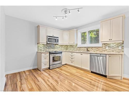 409 Regent Street, Kingston, ON - Indoor Photo Showing Kitchen With Upgraded Kitchen