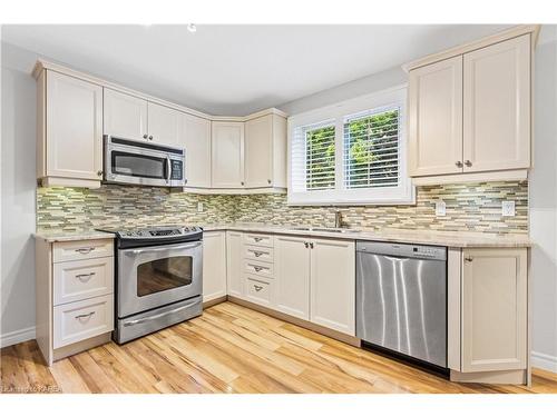 409 Regent Street, Kingston, ON - Indoor Photo Showing Kitchen With Upgraded Kitchen