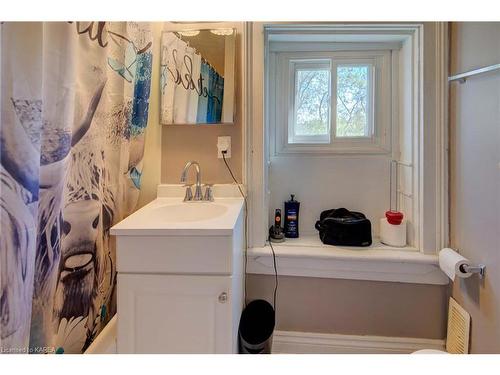 104 Haig Road, Gananoque, ON - Indoor Photo Showing Bathroom
