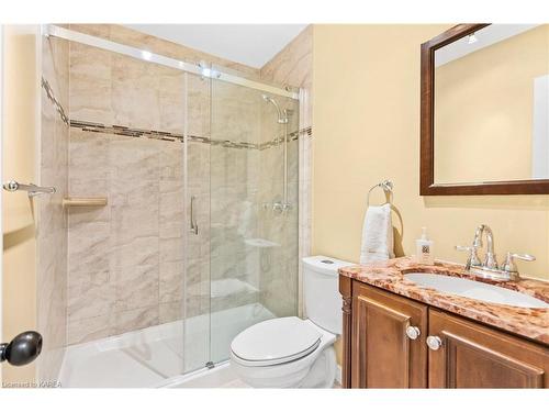 411 Regent Street, Kingston, ON - Indoor Photo Showing Bathroom