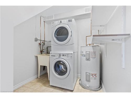 411 Regent Street, Kingston, ON - Indoor Photo Showing Laundry Room