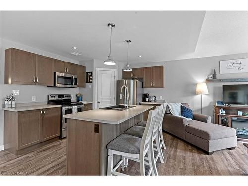 1207 Carfa Crescent, Kingston, ON - Indoor Photo Showing Kitchen With Upgraded Kitchen
