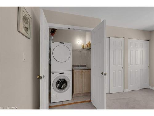 30 Yonge Street, Kingston, ON - Indoor Photo Showing Laundry Room