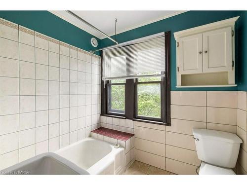 444 Frontenac Street, Kingston, ON - Indoor Photo Showing Bathroom