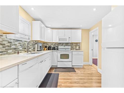 23 Jenkins Street, Kingston, ON - Indoor Photo Showing Kitchen