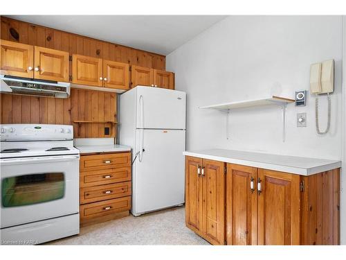 129 Carruthers Avenue, Kingston, ON - Indoor Photo Showing Kitchen