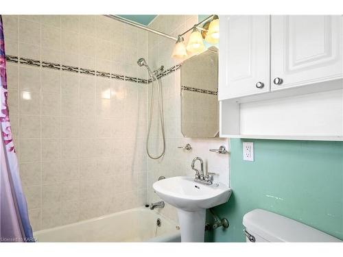129 Carruthers Avenue, Kingston, ON - Indoor Photo Showing Bathroom