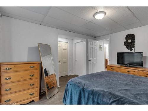 952 Old Colony Road, Kingston, ON - Indoor Photo Showing Bedroom