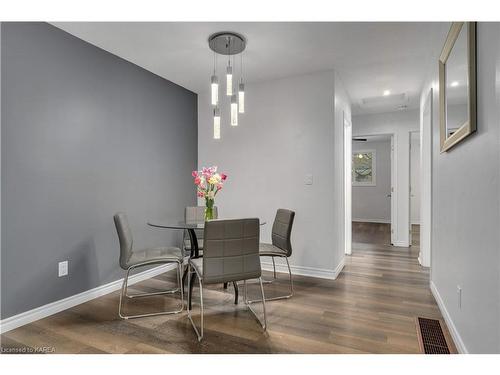 952 Old Colony Road, Kingston, ON - Indoor Photo Showing Dining Room