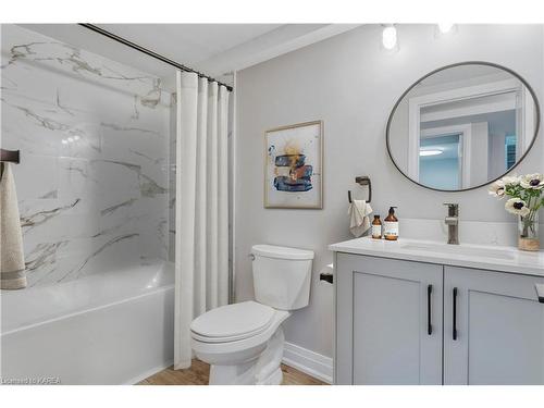 2-1640 Mary Street, Kingston, ON - Indoor Photo Showing Bathroom